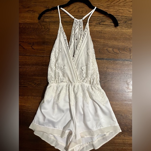 Flora Nikrooz Romper. Antique ivory. XS= 2-4 - Picture 2 of 3